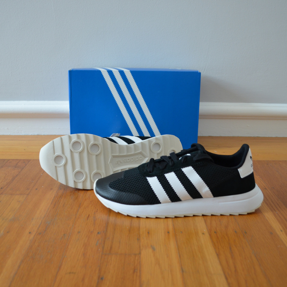 LAST ONE‼️ ADIDAS Originals Fashion Sneakers - Picture 4 of 8